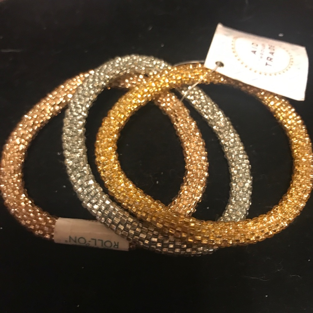 Set of three roll-on glass bracelets